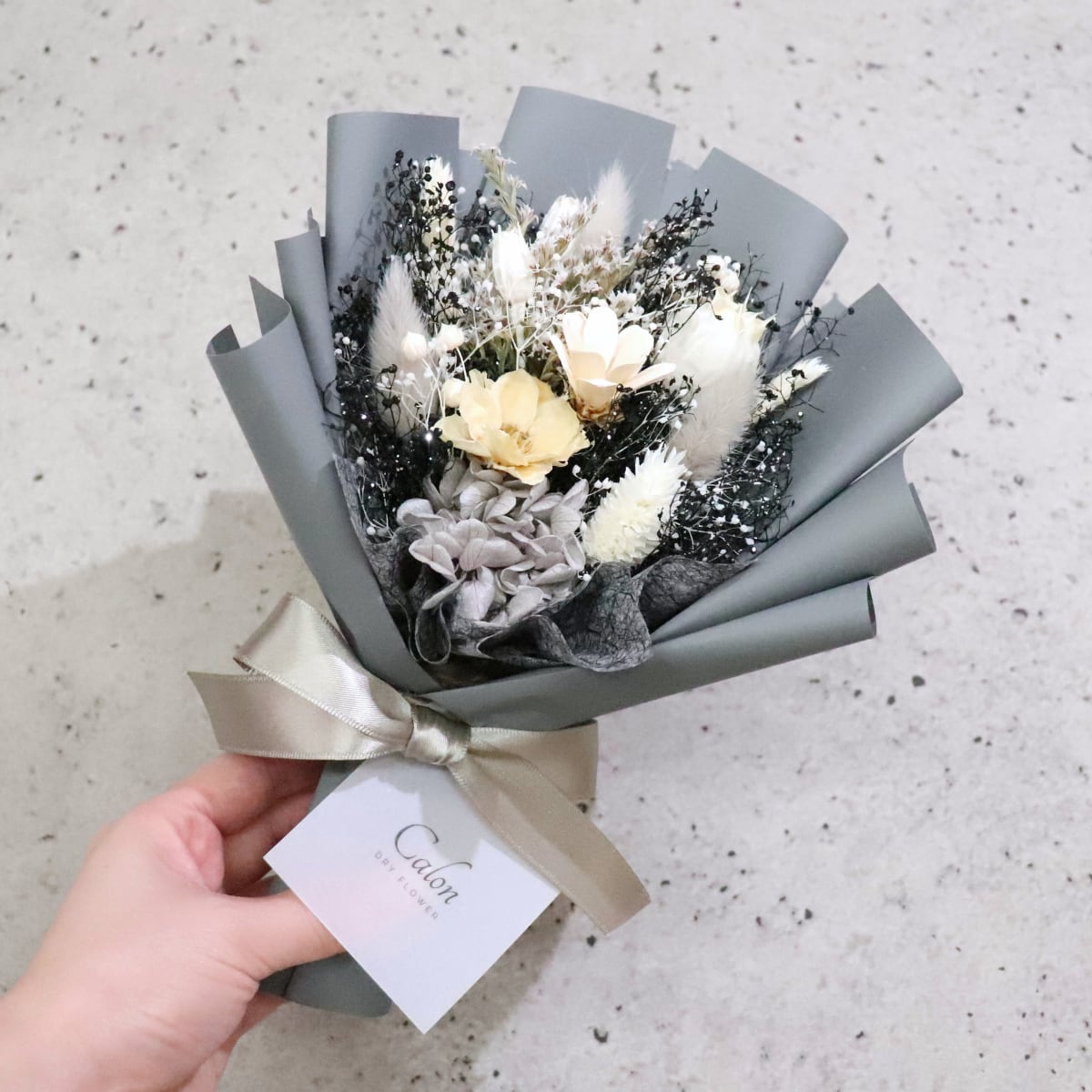 【おまかせグレー系】ドライフラワーの花束Sサイズ