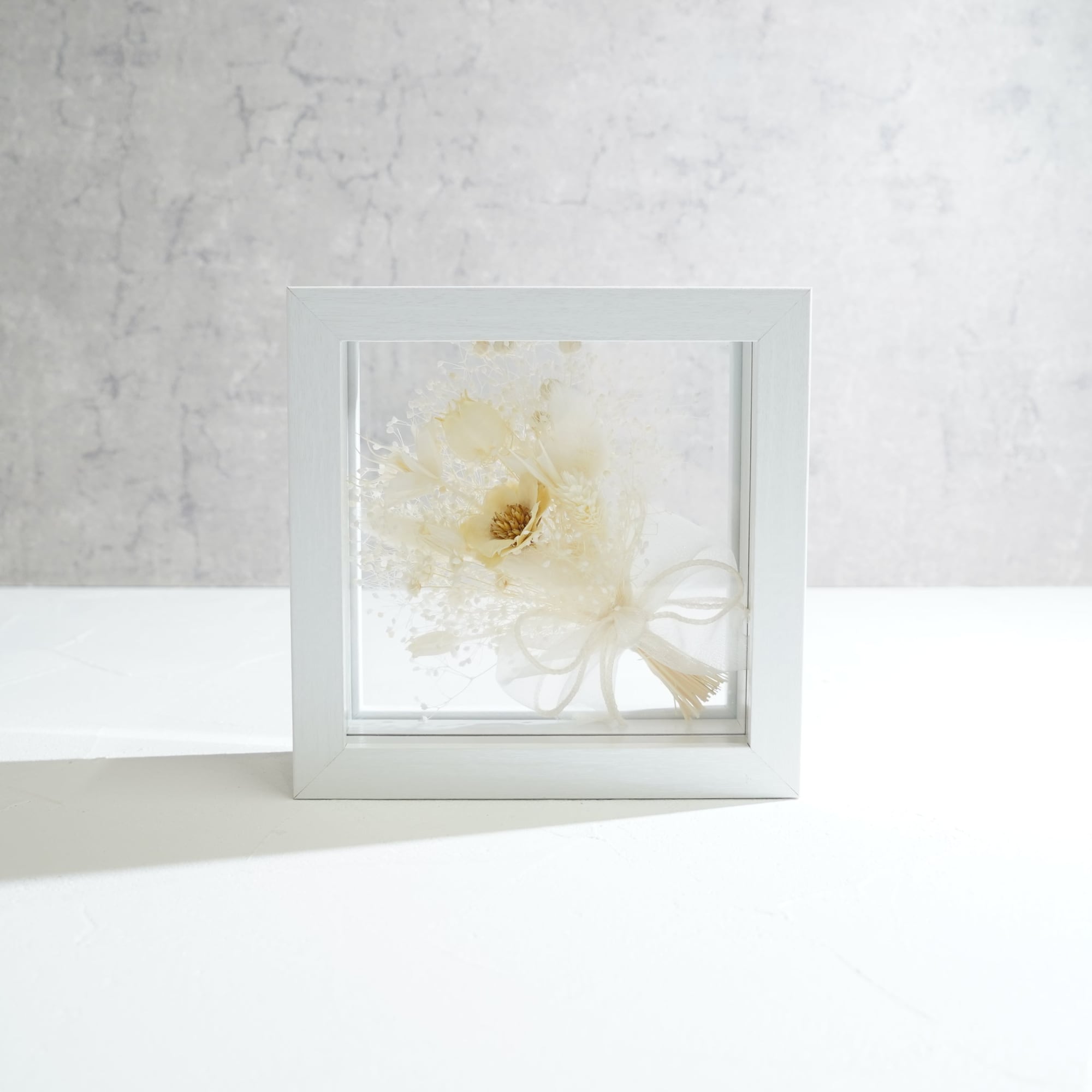 【ホワイト】フレームフラワー Mサイズ 花束タイプ FM-27≪限定1点≫
