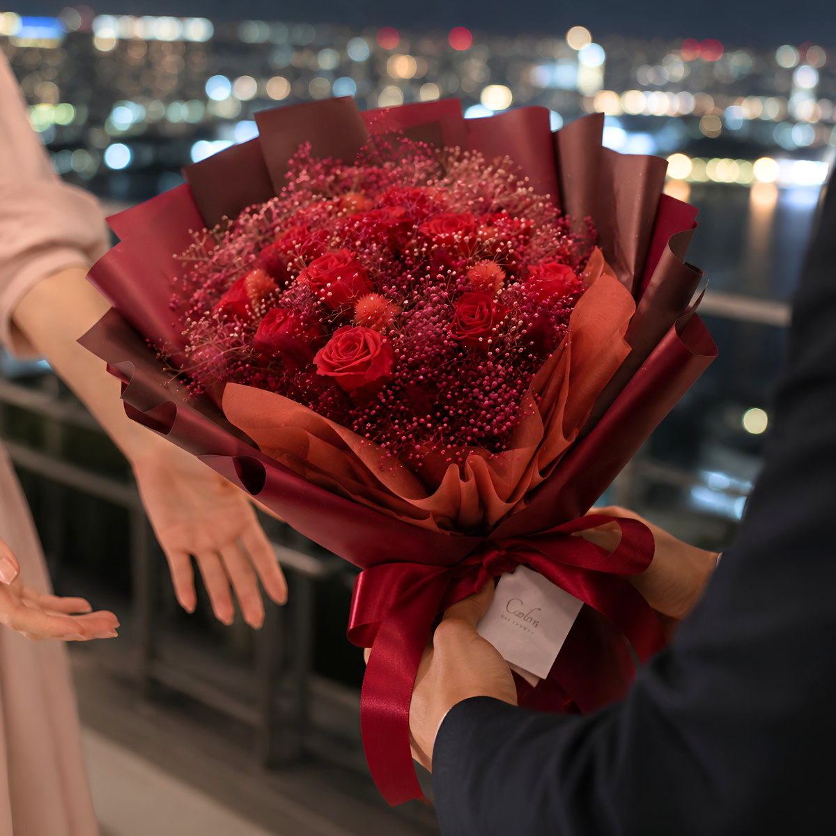 プロポーズにプリザーブドフラワーの花束はあり？だめ？女性に人気の