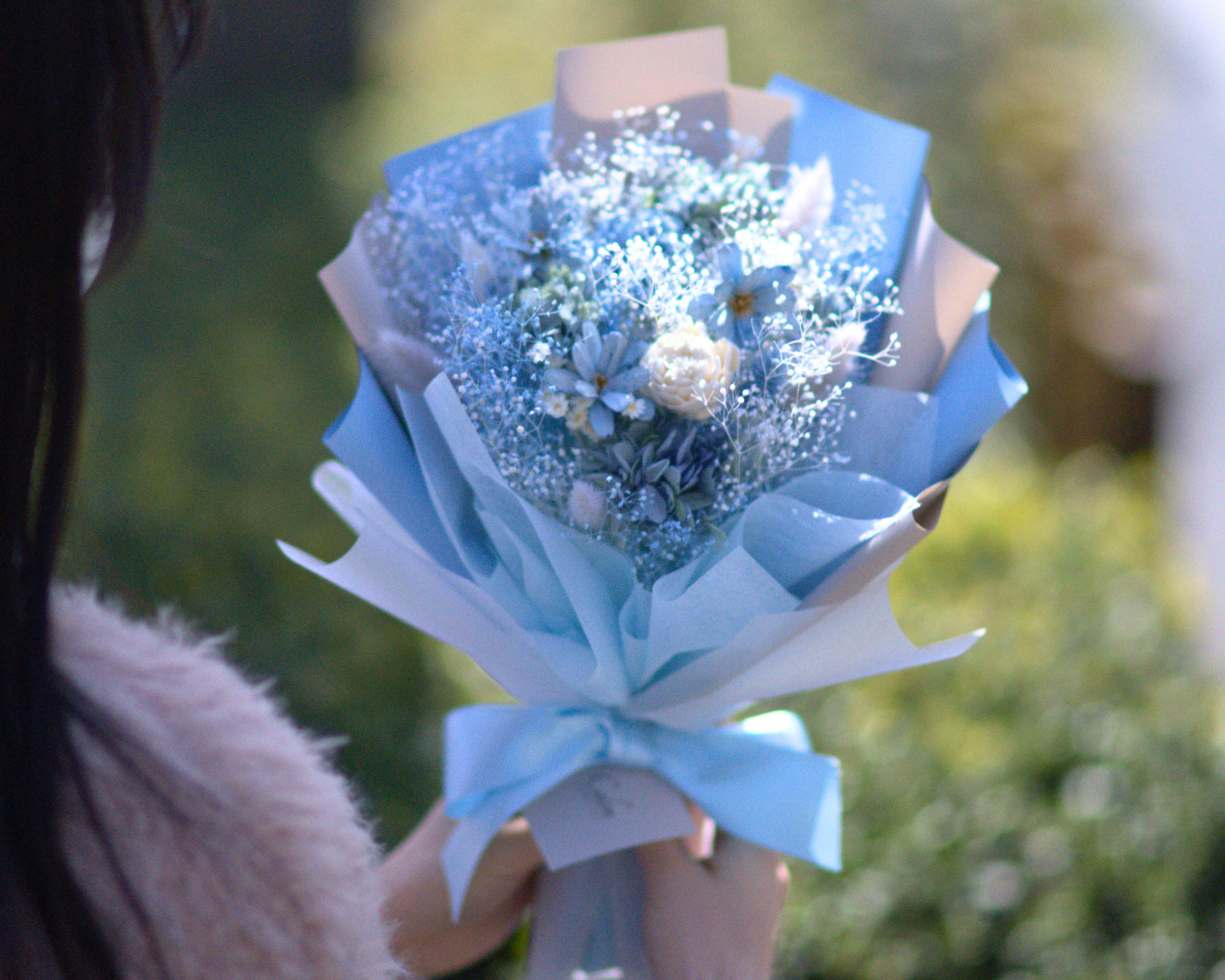 ブルー×ホワイトで涼しげに｜梅雨を彩る人気カラー