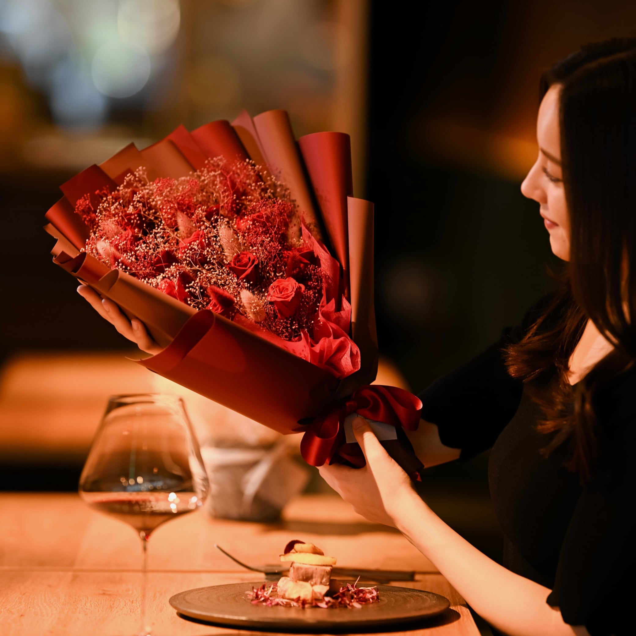 【プロポーズ・記念日】プリザーブドローズの枯れない花束(12本の薔薇/レッド)