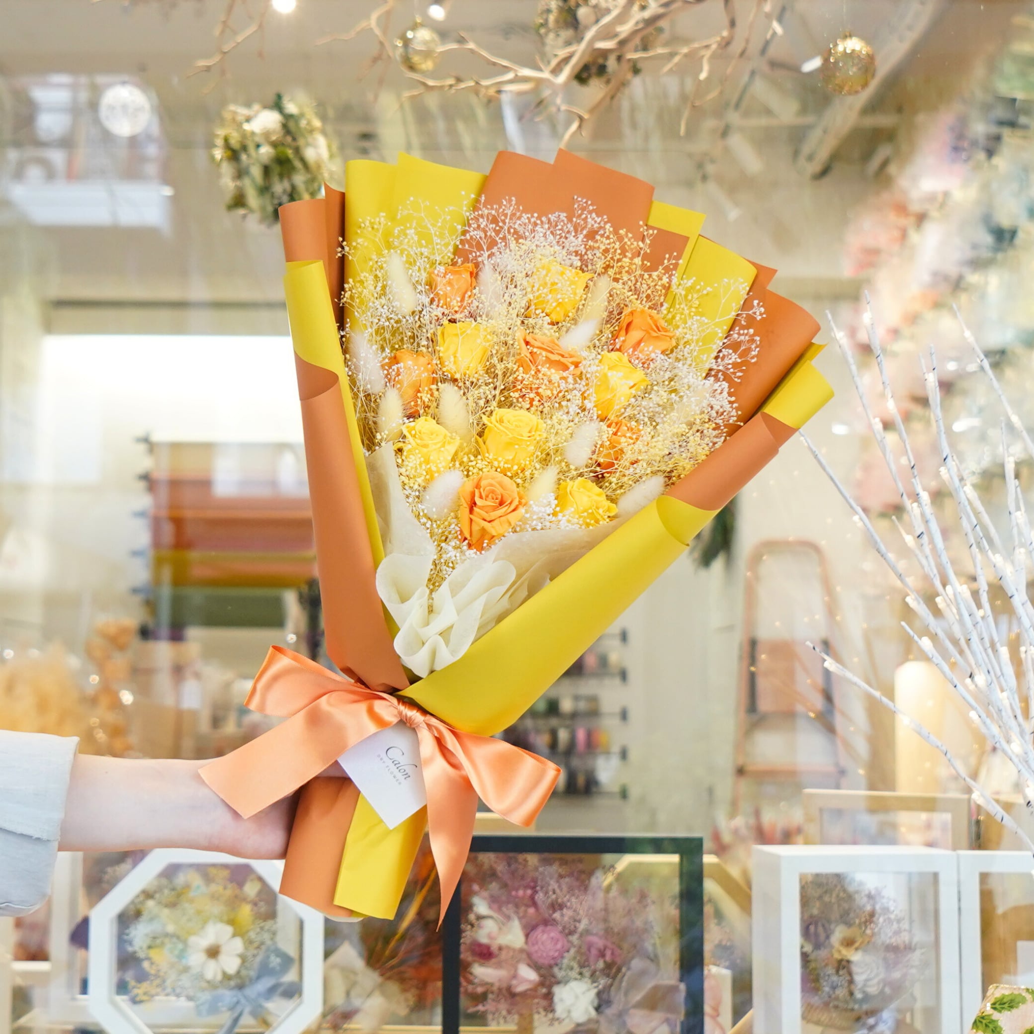 【プロポーズ・記念日】プリザーブドローズの枯れない花束(12本の薔薇/オレンジ)