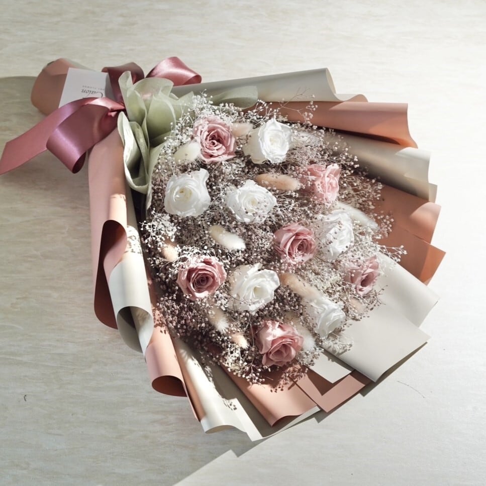 【プロポーズ・記念日】プリザーブドローズの枯れない花束(12本の薔薇/ピンクベージュ)